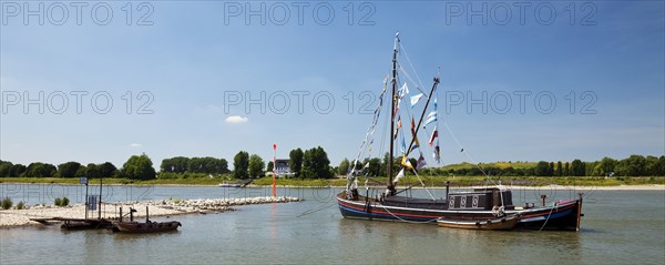 Hasselter Aak landmark anchoring in the Rhine