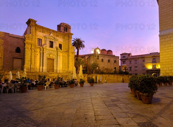 Piazza Bellini in the dusk
