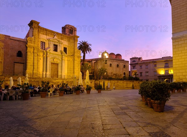 Piazza Bellini in the dusk