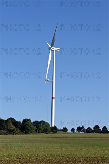 Maintenance platform on a wind turbine