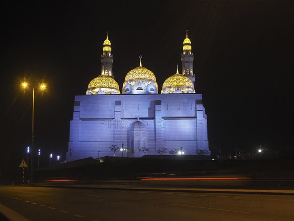 Night view of the Mohammed Al Ameen Mosque with minaret