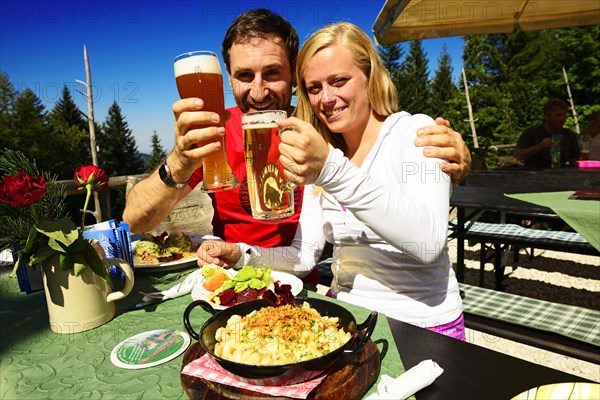 Hiker couple enjoying a snack on the Hindenburghutte