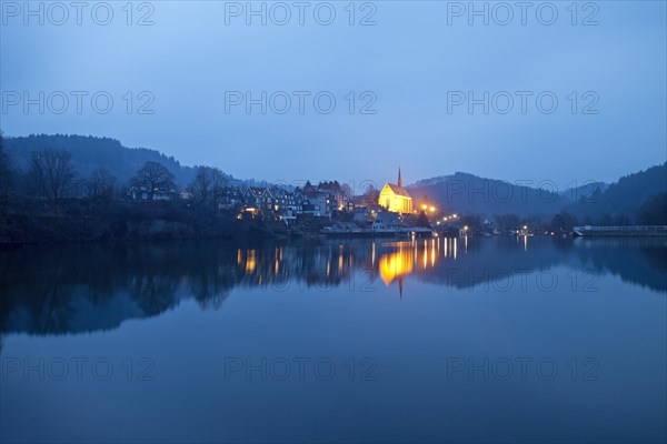 Beyenburg reservoir with the illuminated church of St. Mary Magdalene in the evening