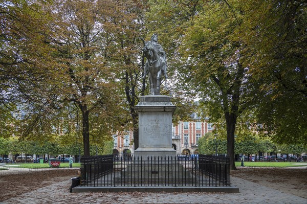 Equestrian statue of King Louis XIII