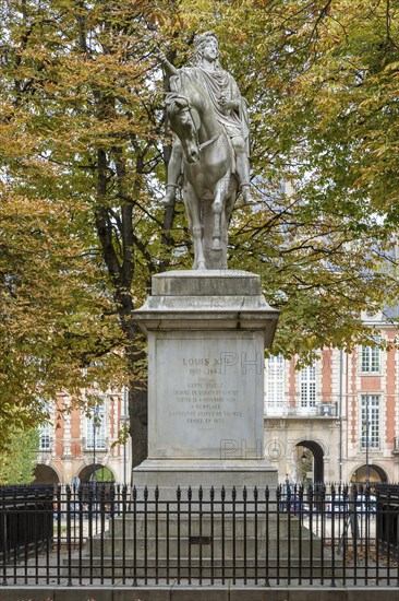 Equestrian statue of King Louis XIII