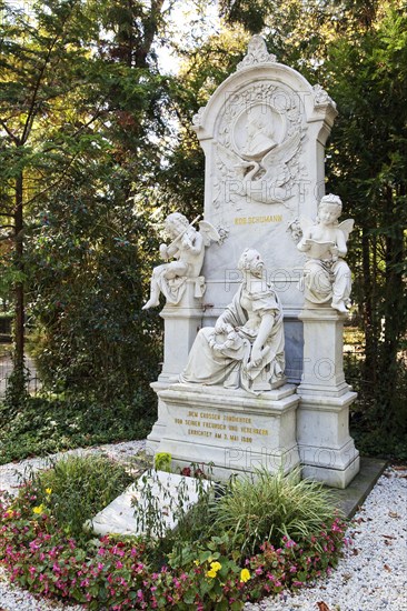 Honorary Tomb of Robert Schumann and Clara Schumann