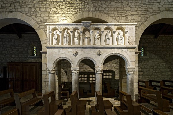 Pulpit with figures in a loggia