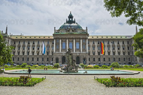 Old Palace of Justice and Neptun fountain