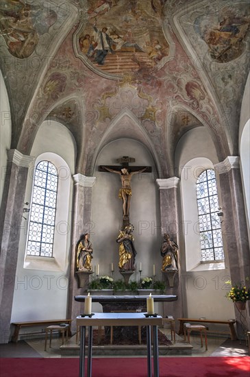 Main altar with ceiling frescoes