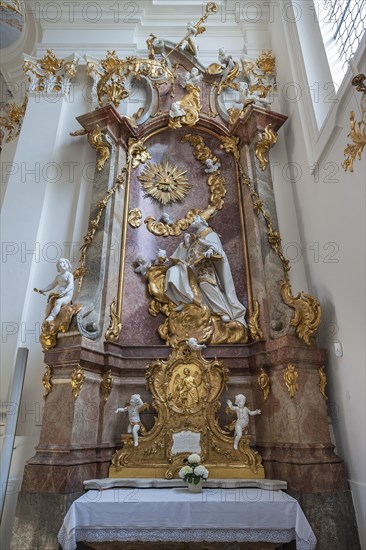 Side altar