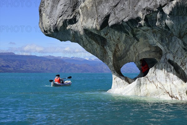 Canoe at the Capilla de Marmol