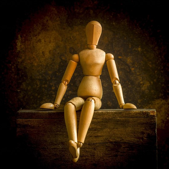 Mannequins on a wooden box