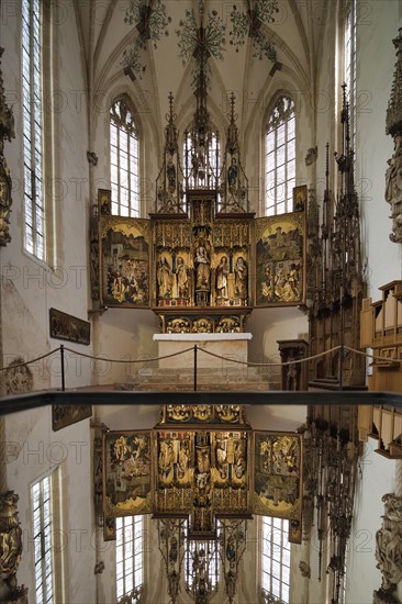 Reflection in the choir with high altar