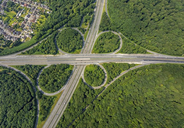 Motorway junction Oberhausen with Sterkrade forest