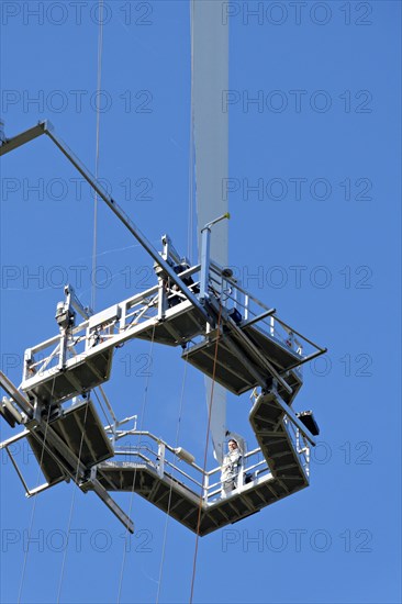 Maintenance platform on a wind turbine