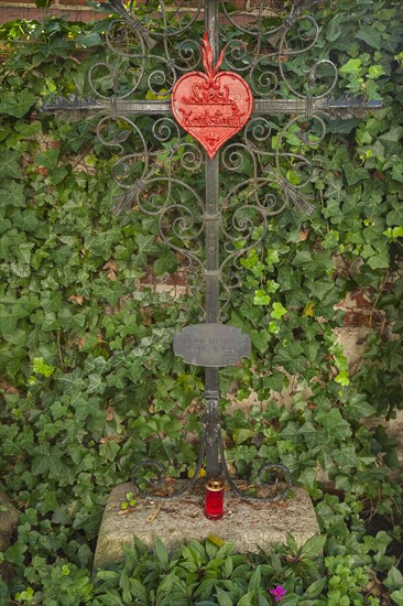 Grave of Liesl Karlstadt