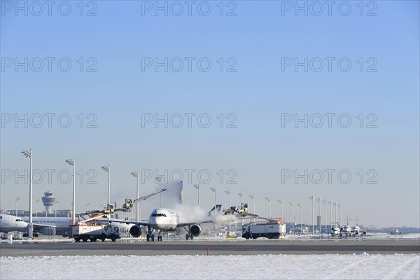 Aircraft de-icing