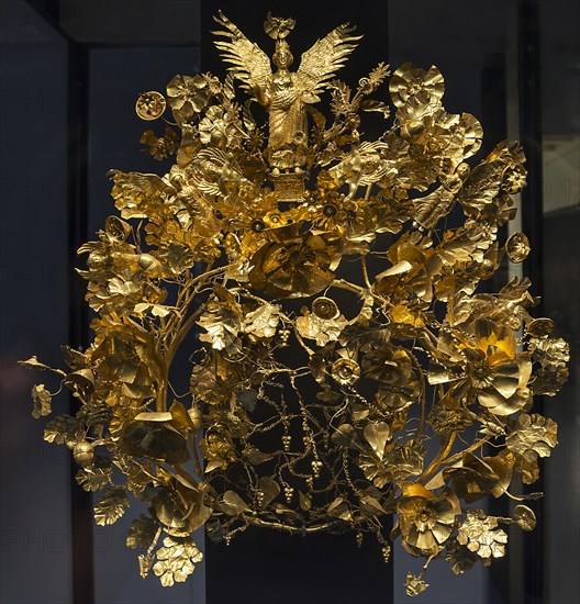 Wreath of death made of gold and glass from antiquity