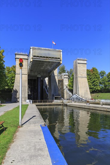 Ship lift Peterborough