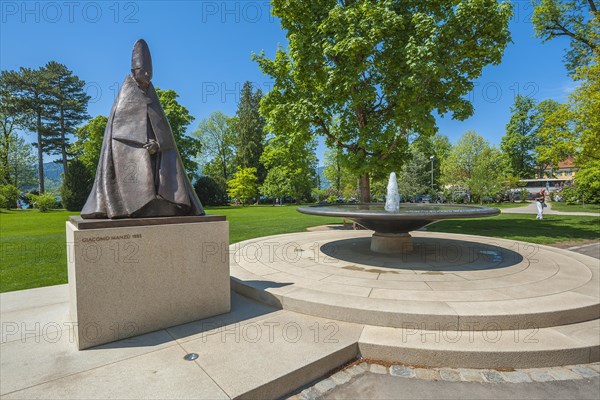 Fountain and bronze sculpture