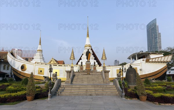 Buddhist temple in the form of a Chinese junk