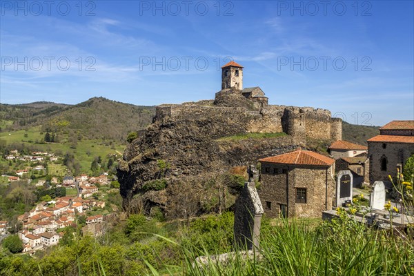 Saint-Ilpize castle