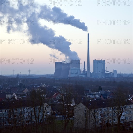 Housing estate with the Gersteinwerk power plant at sunset