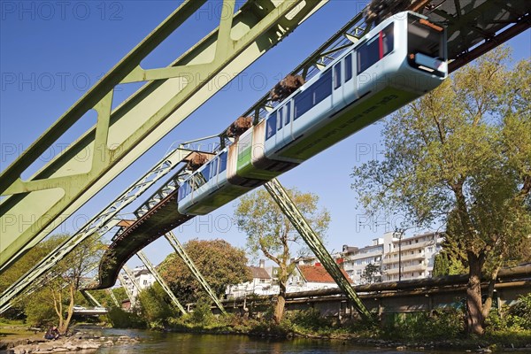 Suspension railway