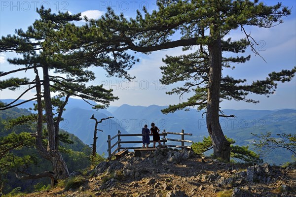 Tourists on Banjska Stena