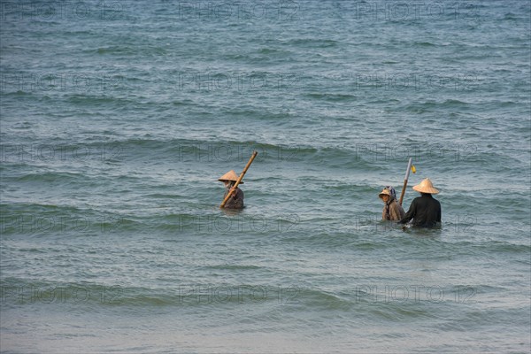 Mussel hunters