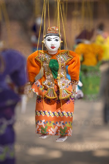 Marionetts as souvenir at Htilominlo temple