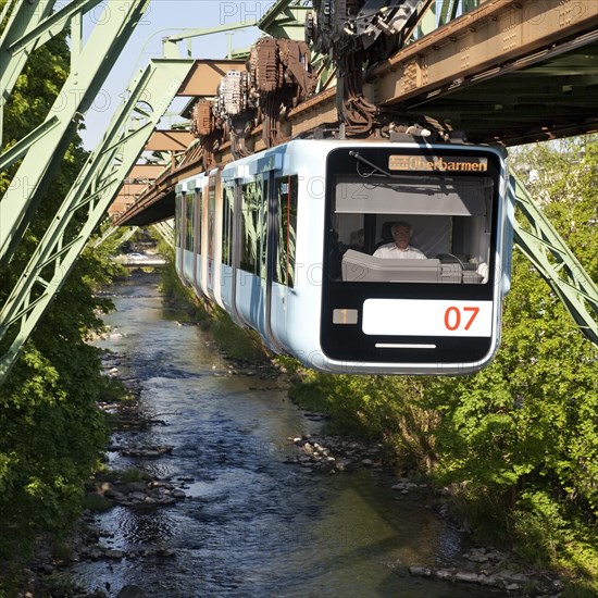 Suspension railway