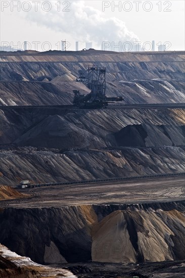 Lignite opencast mine with stacker