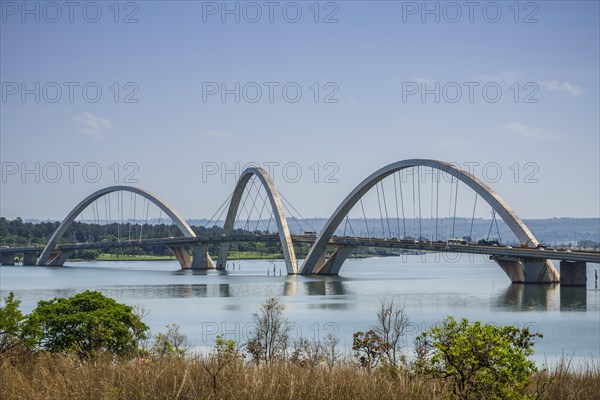 The Juscelino-Kubitschek bridge spans Lake Paranoa