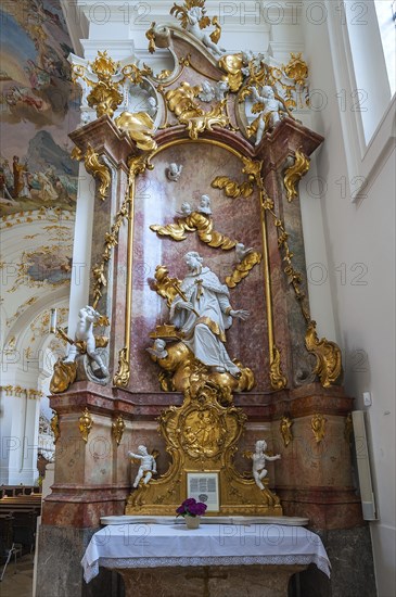 Side altar