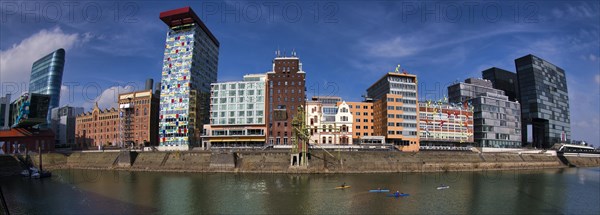 Skyline small transporter with Colorium Building with Innside Hotel