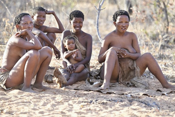 San women with toddler