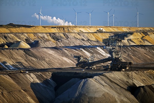 Lignite opencast mine with stacker