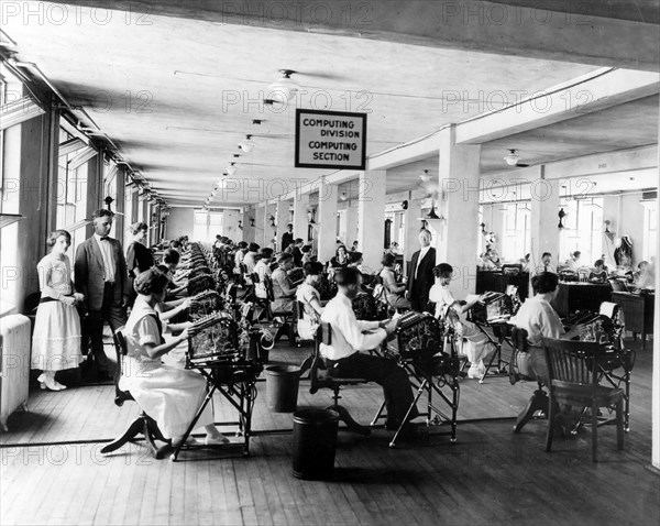 Men and women at the typewriter