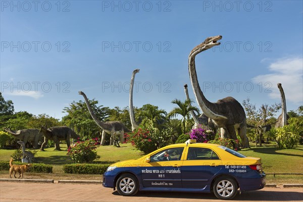 Cab in front of Dinosaur Park