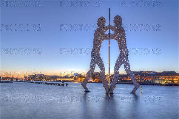 Sculpture Molecule Man by the artist Jonathan Borofsky