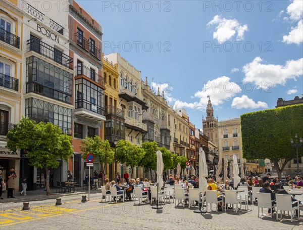 Restaurants and colorful houses at Plaza de San Francisco