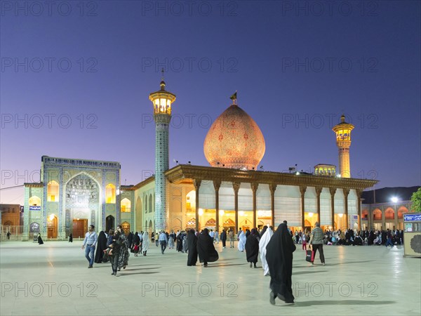 Aramgah-e Shah-e Cheragh complex at dusk