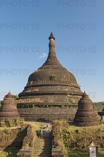 Yadanabon Pagoda