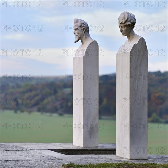 Max Klingers grave in the flower ground near Grossjena