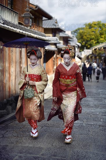 Two beautiful Maiko