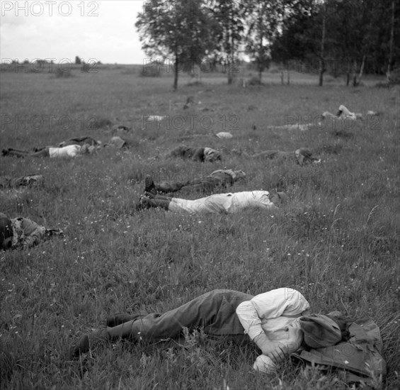 Original caption: Baukompanie. 1940 lunch break at Blonie