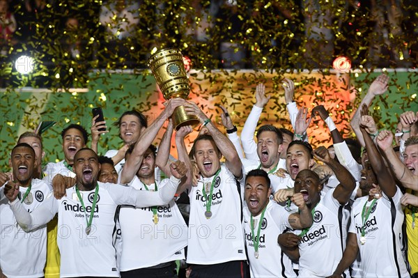 Cheering Alexander Meier Eintracht Frankfurt after the cup was handed over to Team Eintracht Frankfurt