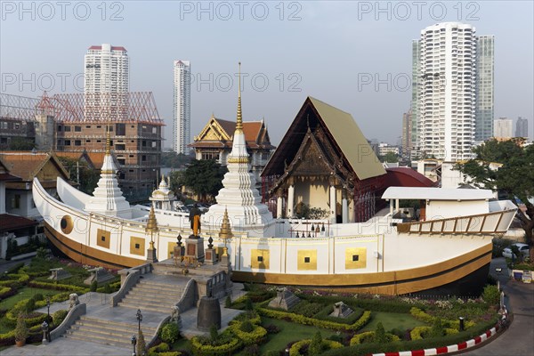 Buddhist temple in the form of a Chinese junk