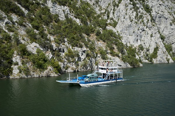 Car ferry to Koman reservoir